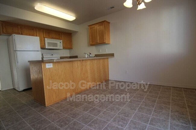 Building Photo - 1648 N Stevens Dr