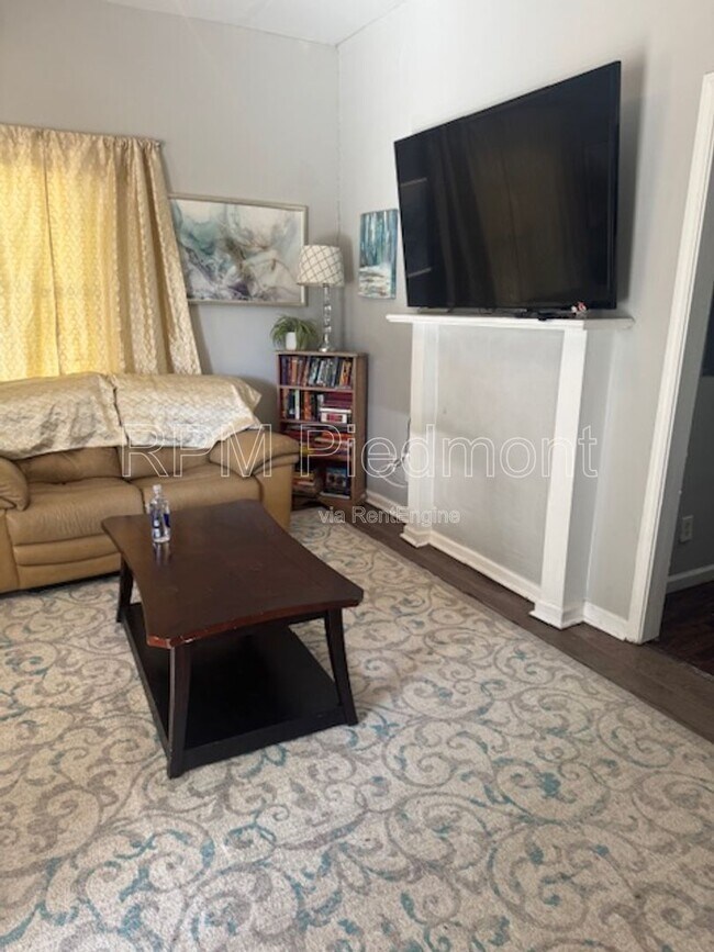 Foto del edificio - 807 Hall St NW