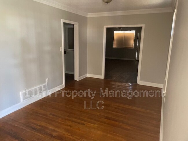 Foto del edificio - 1715 Warner Ave