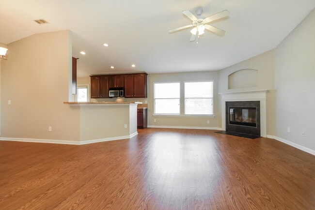 Foto del edificio - 1716 Hollow Glen Dr