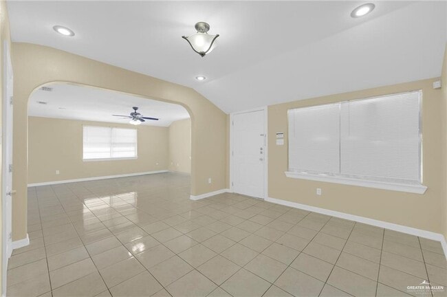 Building Photo - 19 S 9th St