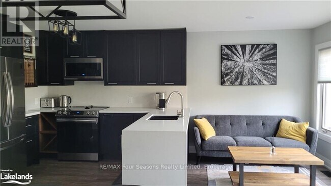 Building Photo - 162 Settlers Way