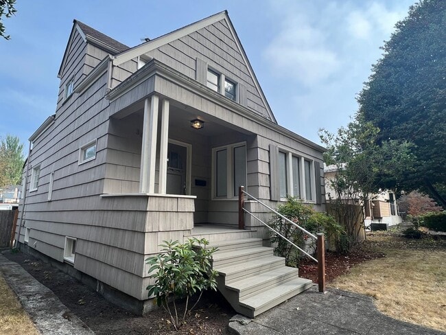 Photo - Magnolia - Large 3 BDRM/1 BATH Home - Now ...