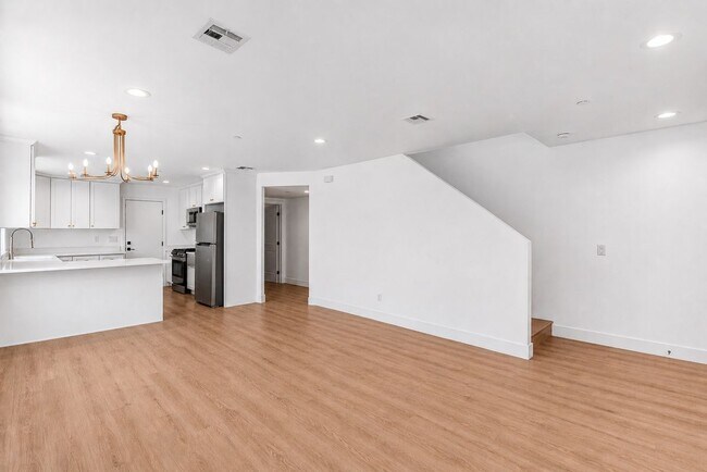 Foto del edificio - 16385 Valencia Ave