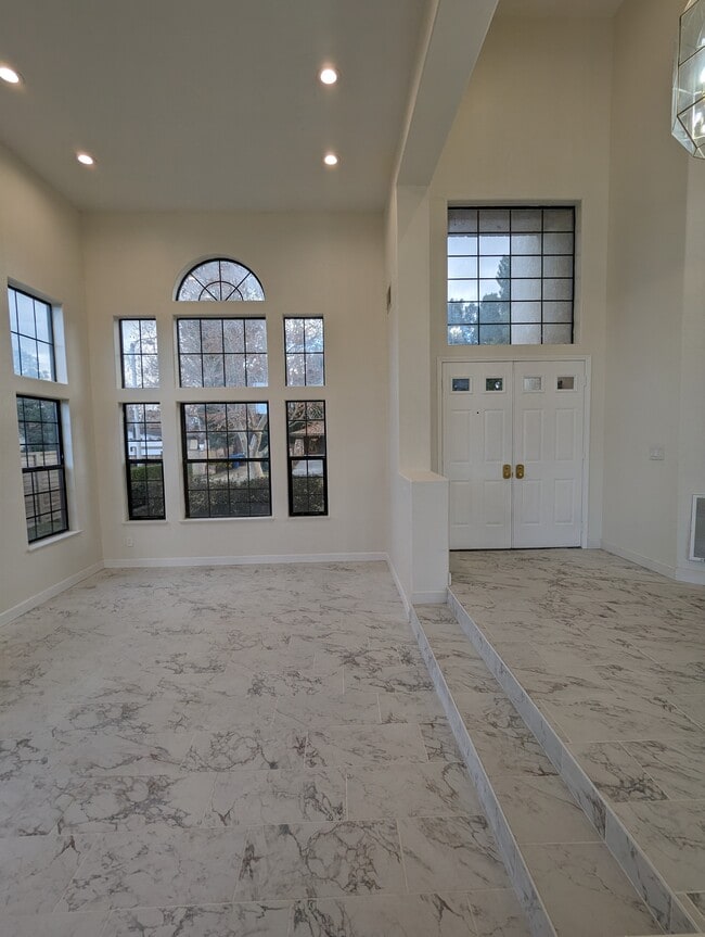 Building Photo - 42057 Parkmont Dr