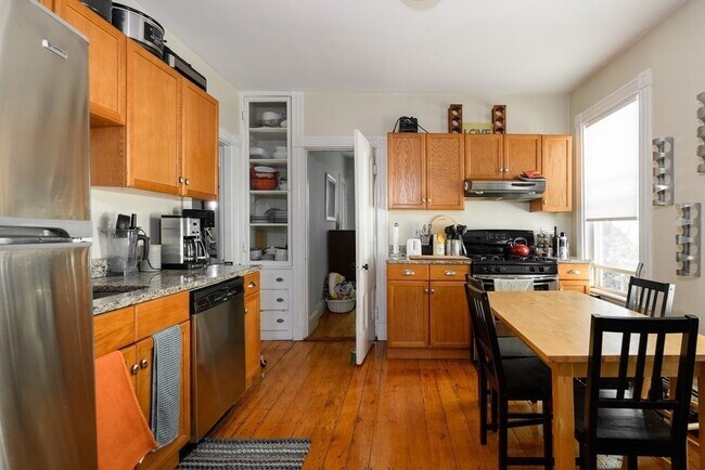 Building Photo - 48 Eustis St
