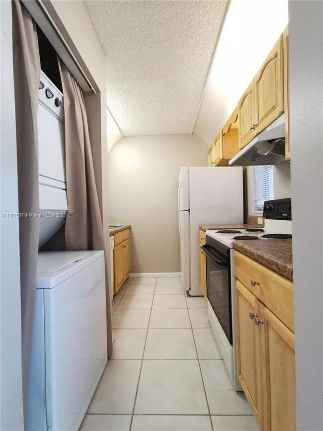 Foto del edificio - 10179 Twin Lakes Dr