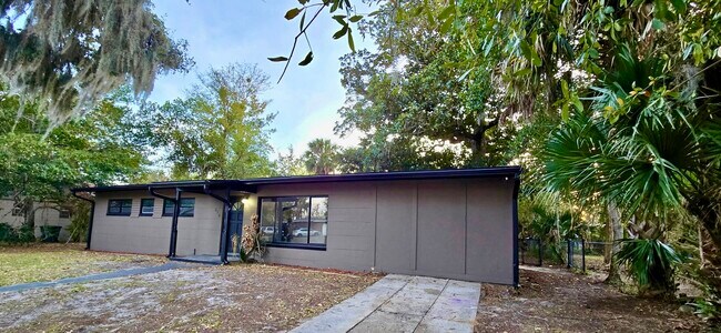 Foto del edificio - 512 Sandra Ave