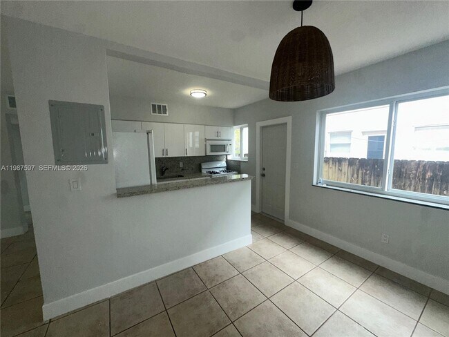 Foto del edificio - 8125 Hawthorne Ave