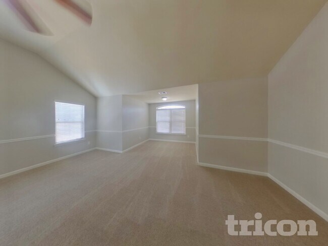 Building Photo - 20 Silver Peak Dr