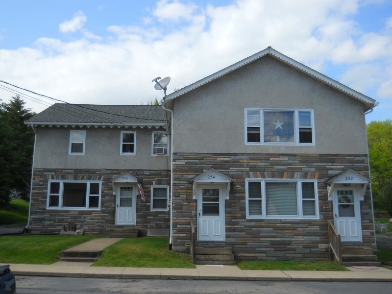 Primary Photo - 254 Front St