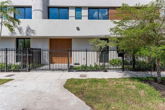 Building Photo - 2330 SW 36th Ave
