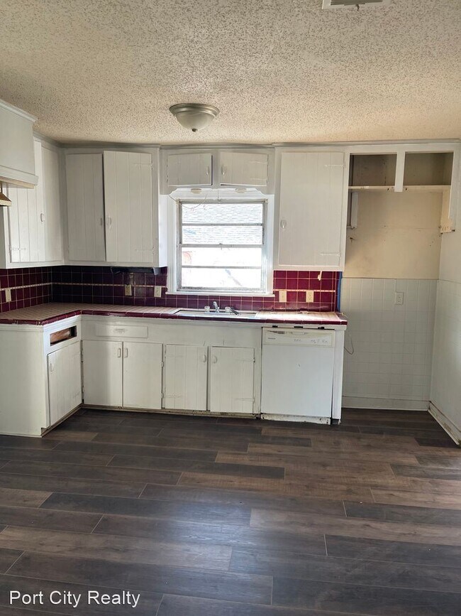 Foto del edificio - 3 br, 2 bath House - 215 E Jordan