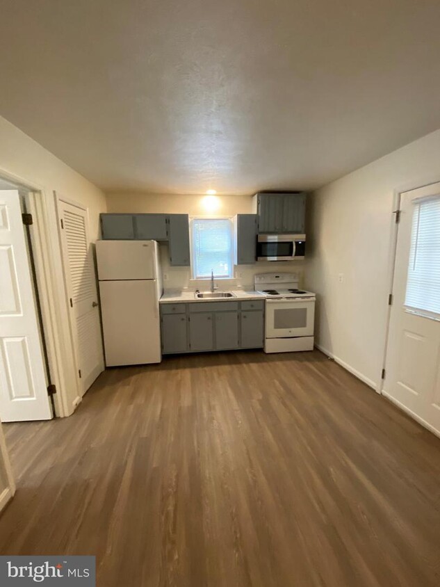 Foto principal - 23970 Maypole Rd