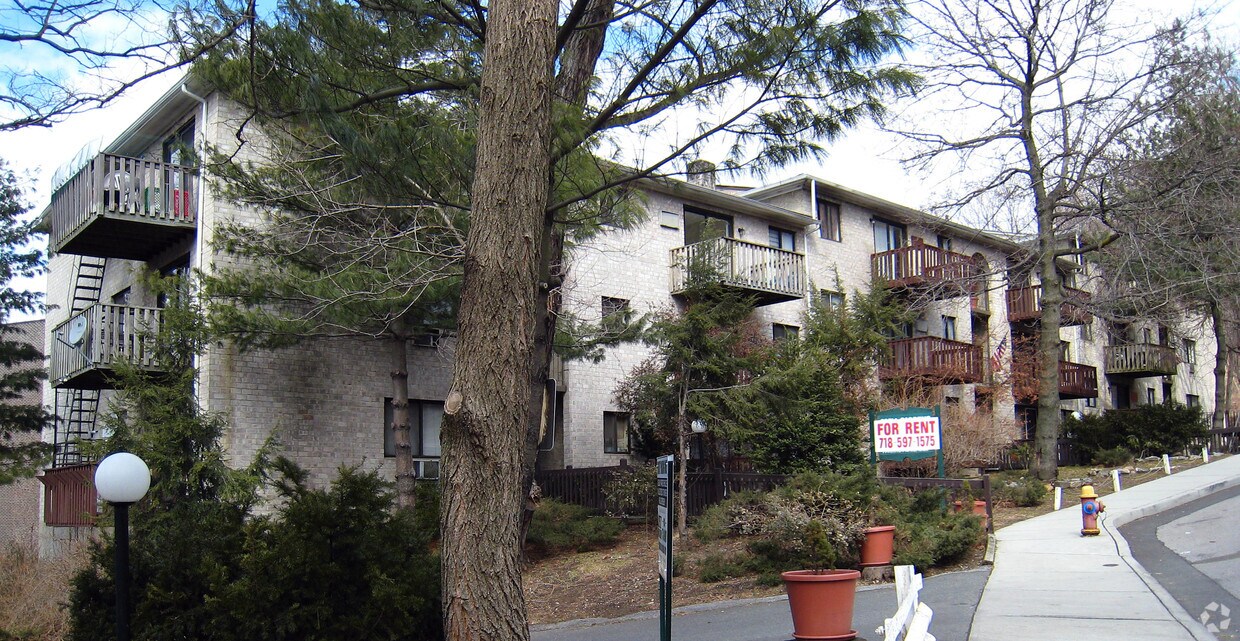Foto del edificio - 35-37 Odell Ave