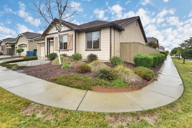 Building Photo - 5525 Peach Tree Dr
