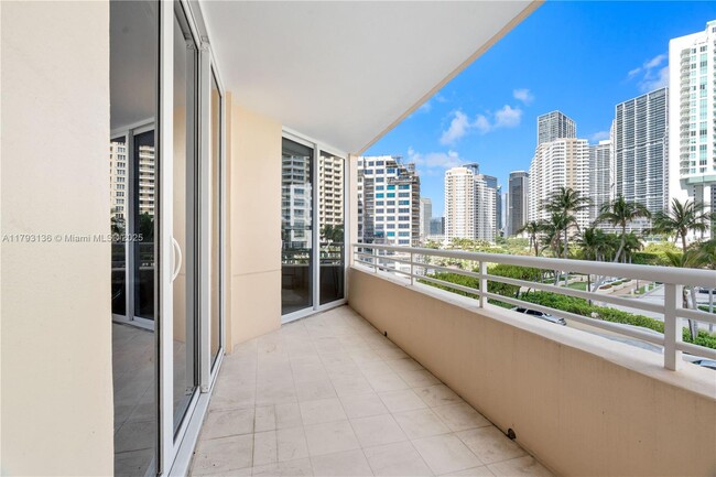 Building Photo - 808 Brickell Key Dr