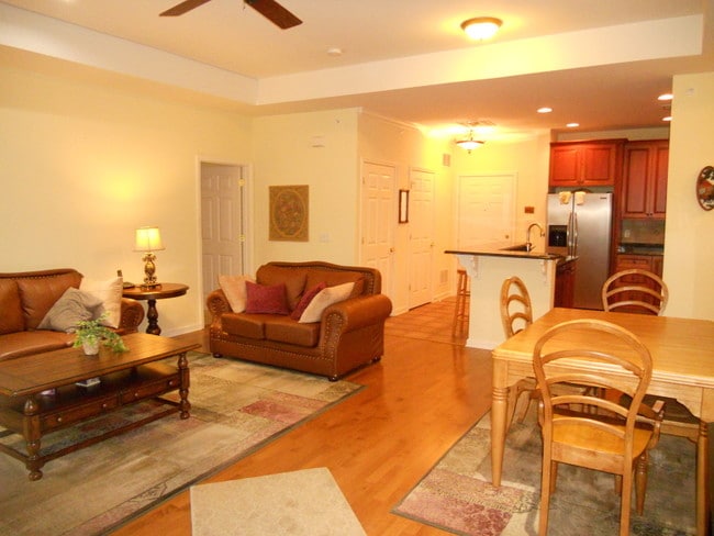 Building Photo - 83 Ridgeview Ln