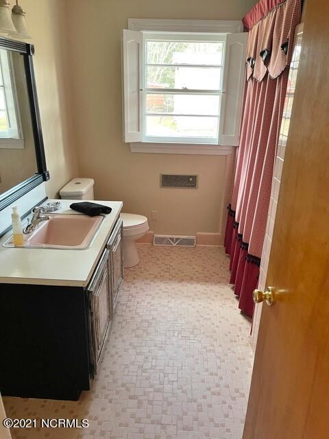 Building Photo - 211 Nichols Dr