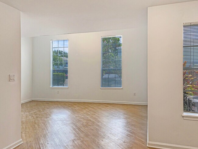 Building Photo - 1345 Crystal Way