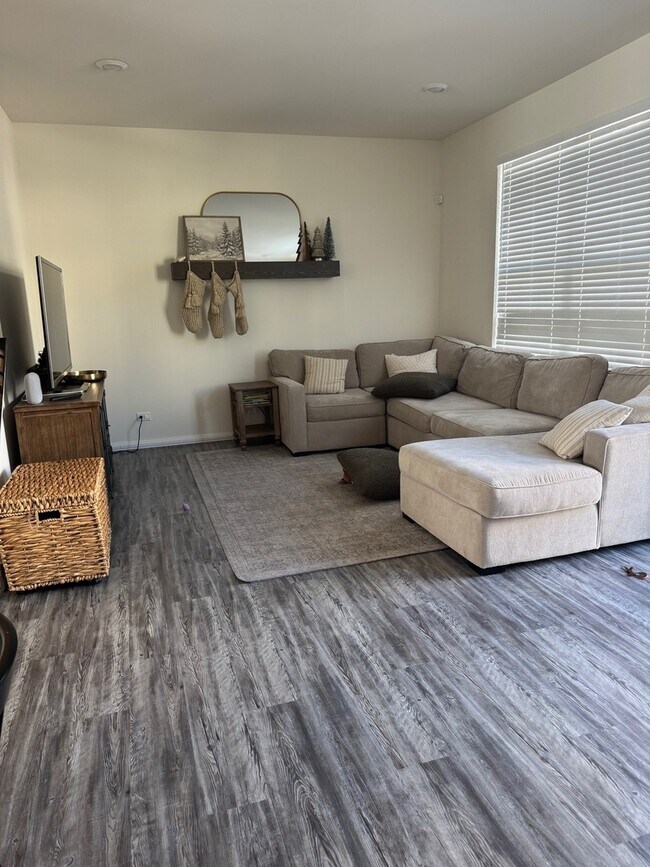 Foto del edificio - 1654 Bentz Way