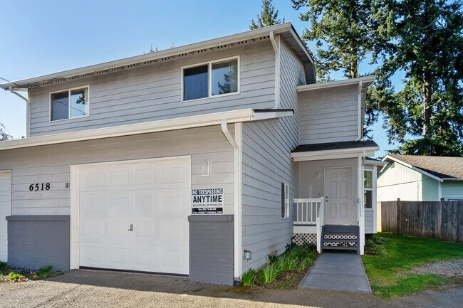 Foto del edificio - Everett Duplex - 3 bedrooms