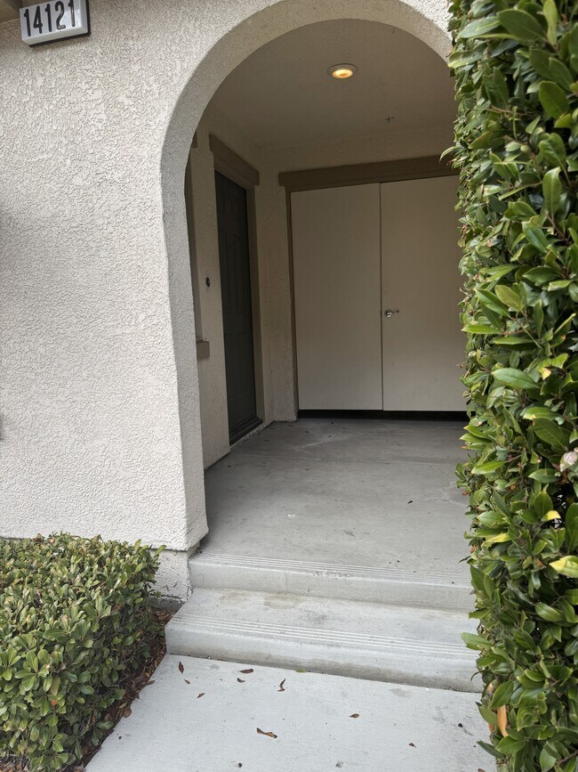 Front Entrance - 14121 W Oak Ln
