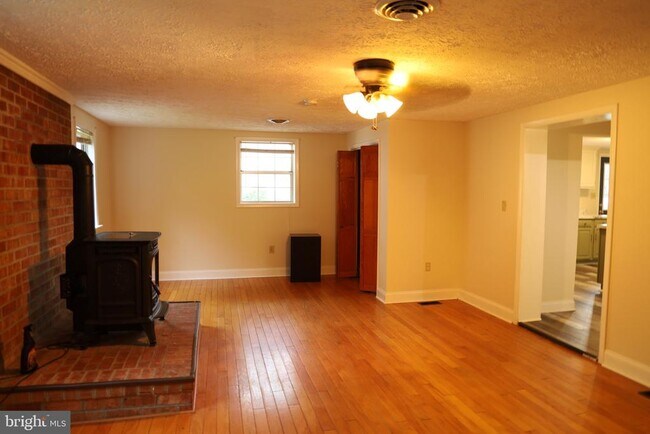 Building Photo - 13126 Sylvan Ave