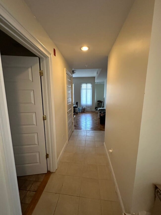 Foto del edificio - Allston 2 Bed / 2 Bath – No Broker Fee – Central A/C – 9/1