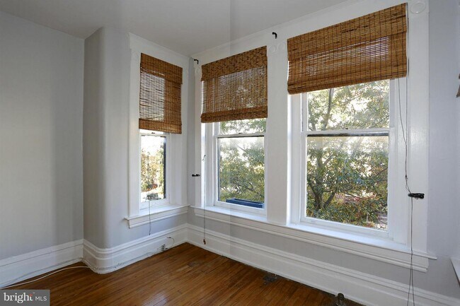 Building Photo - 1856 Mintwood Pl NW