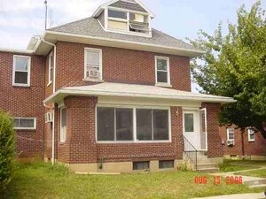 Building Photo - 329 W Caracas Ave