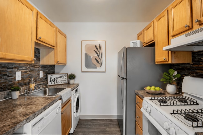 Building Photo - Briarwood Place Apartment Homes