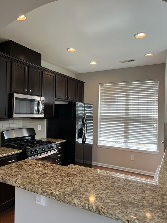 Foto del edificio - 10114 Lynnberry Pl