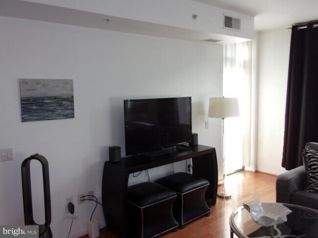 Foto del edificio - 1021 N Garfield St