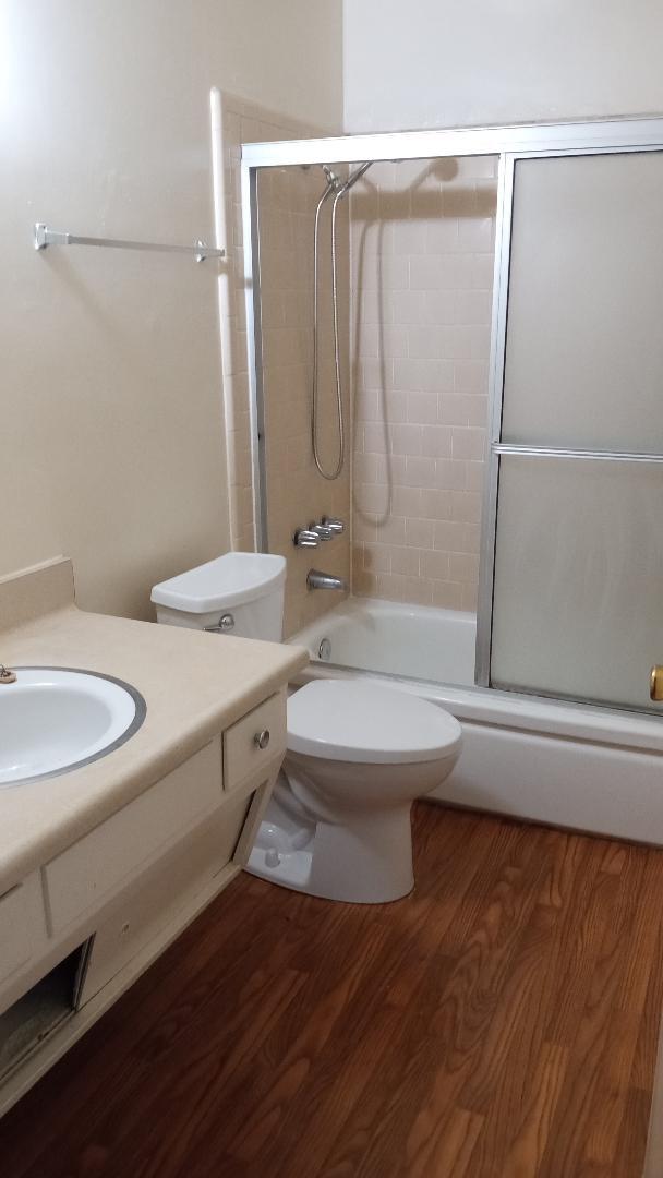 full bath - 444 Tyler Way