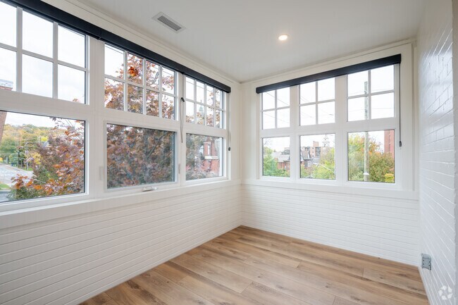 2 chambres, 1 salle de bain - 791 pi² - Salon/Bureau - 100 Charlton Ave W