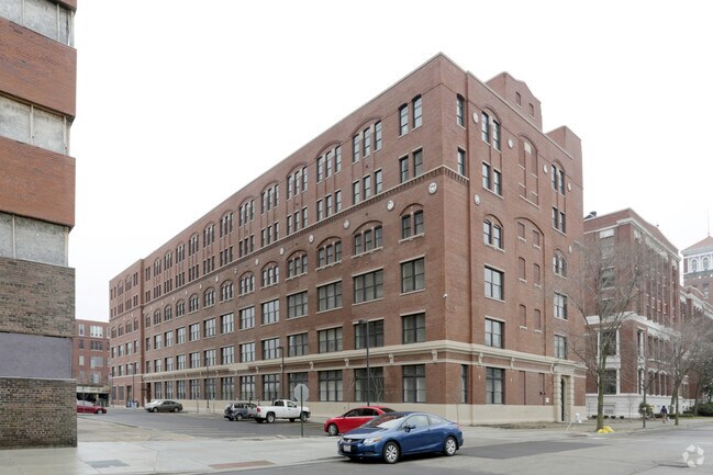 Sterling Park Apartments Rentals - Chicago, IL | Apartments.com