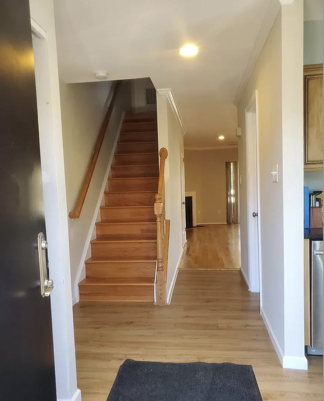 foyer to stairs - 10 Dudley Ct