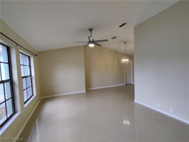 Foto del edificio - 6671 St Ives Ct
