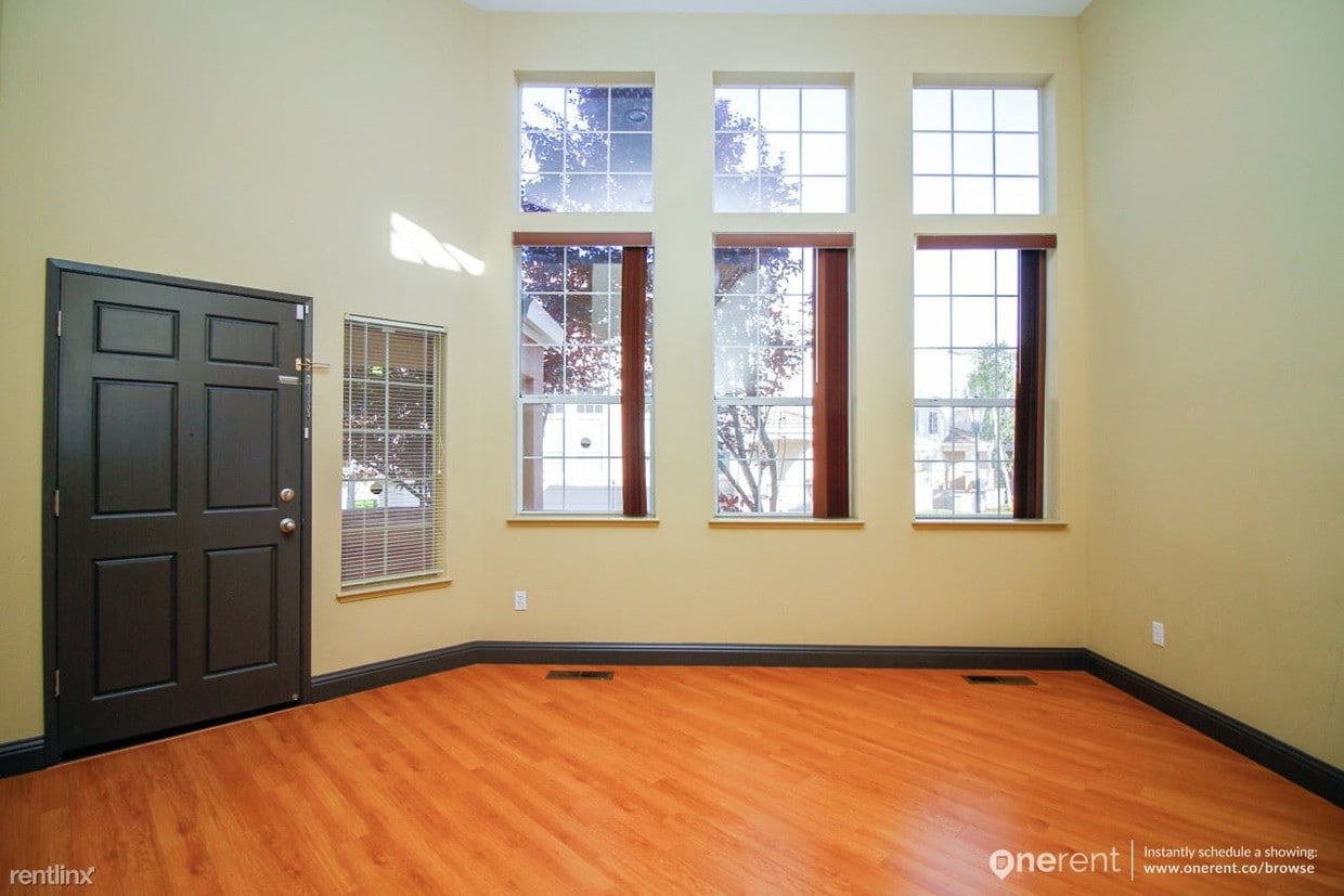 Primary Photo - 1482 Los Buellis Way