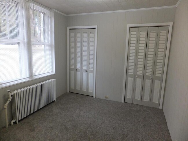 Foto del edificio - 421 Willow Rd