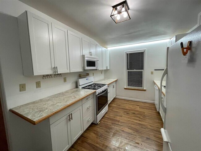 Building Photo - 409 Litchfield St