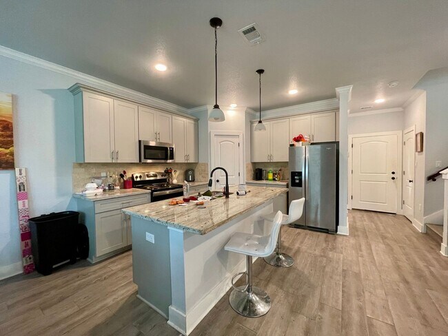 Foto del edificio - 4 Bed, 4 Bath Townhome for August 2024 Mov...