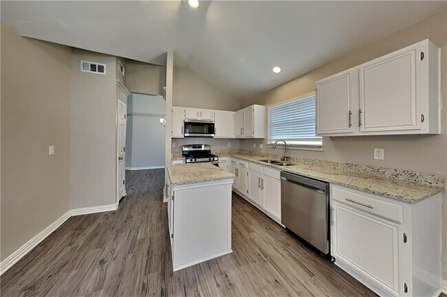 Foto del edificio - 355 Ridgemont Dr