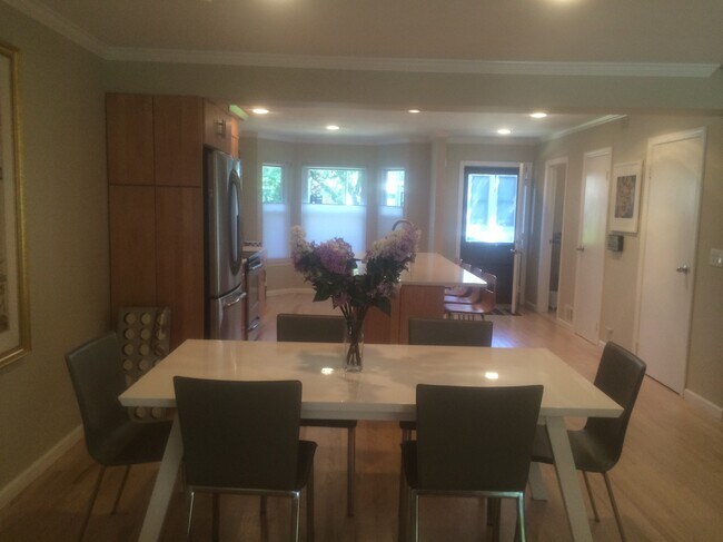Foto del edificio - 50 Hubbard Ln