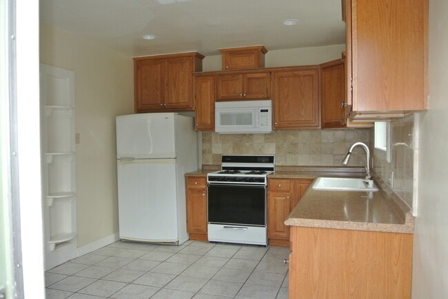 Building Photo - 3213 Andrita St