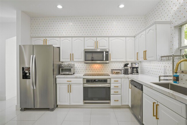 Foto del edificio - 833 SW 17th St
