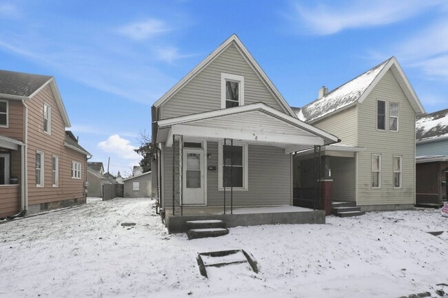 Building Photo - Freshly Renovated 3-Bedroom House