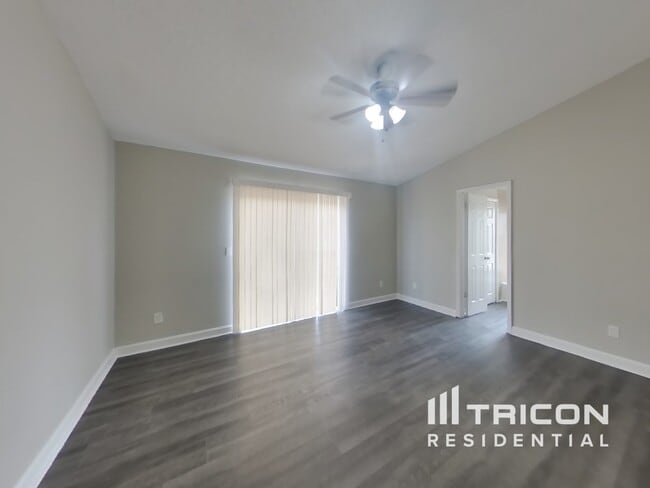 Foto del edificio - 2031 Helm Ln