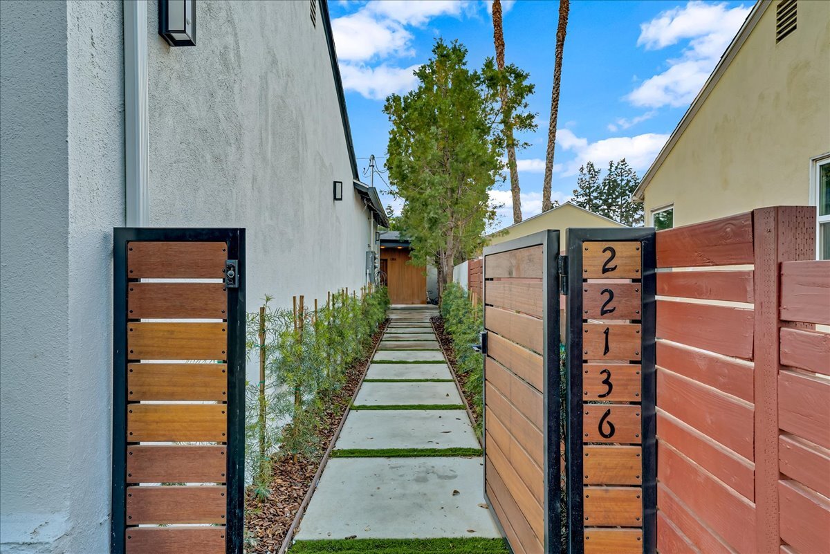 Foto principal - 22136 Gilmore St